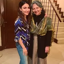 soha ali khan with mother sharmila tagore