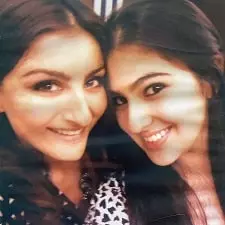 soha ali khan with niece sara ali khan
