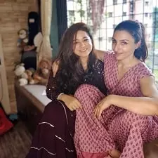 soha ali khan with sister-in-law karishma kemmu