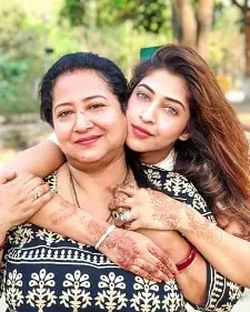 sonarika bhadoria with mother poonam bhadoria