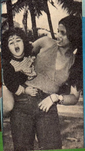 twinkle khanna childhood picture with dimple