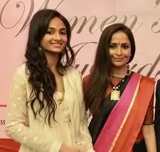 yashasvini jindal with mother shallu jindal