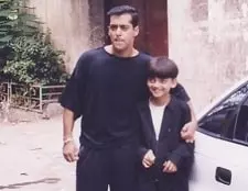 zaheer iqbal childhood picture with salman khan