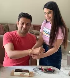 chetna pande with her brother himanshu pande