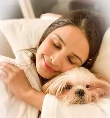 chetna pande with her pet dog