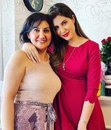 elnaaz norouzi with her mother shila atashgah