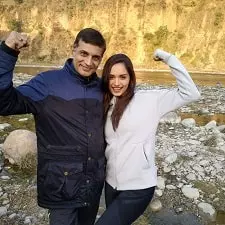 manushi chhillar with father mitrabasu chhillar