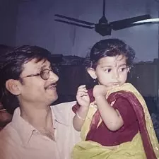 prantika das childhood picture with her father
