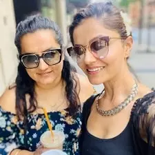 rubina dilaik with sister rohini dilaik
