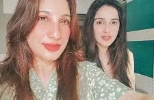 sadia khateeb with her sister rumysa khateeb