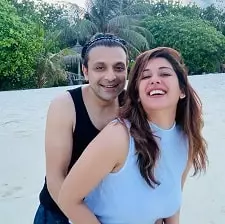 shael oswal with wife sameksha singh