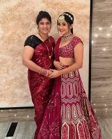 shivangi joshi with her mother yashoda joshi