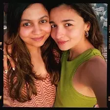 alia bhatt with her sister shaheen bhatt