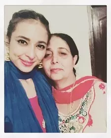 manpreet kaur with her mother karamjeet kaur