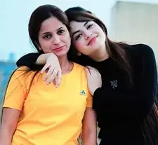 piyanka mongia with her sister heena malhotra