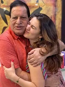 shivaleeka oberoi with her maternal grandfather chander chopra