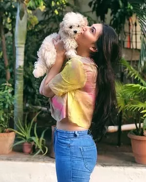 shivaleeka oberoi with her pet dog
