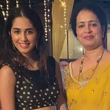 sini shetty with her mother hema shetty