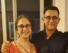 aamir khan with sister farhat khan datta