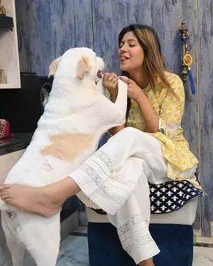 anjali arora with her pet dog