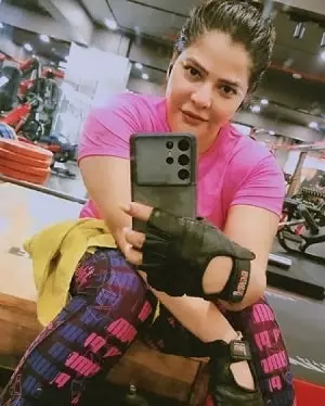 arpita mukherjee doing workout in gym