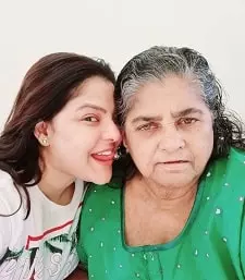 arpita mukherjee with her mother minati mukherjee