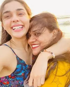 eisha singh with her mother rekha singh