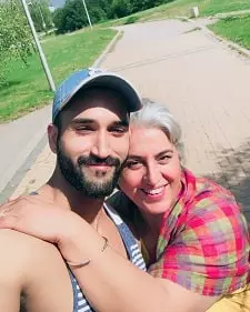 gurfateh singh pirzada with his mother paramjit kaur pirzada