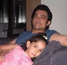 ira khan childhood picture with father aamir khan