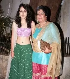 ira khan with mother reena datta