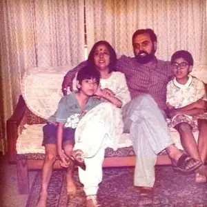 pavail gulati childhood picture with family