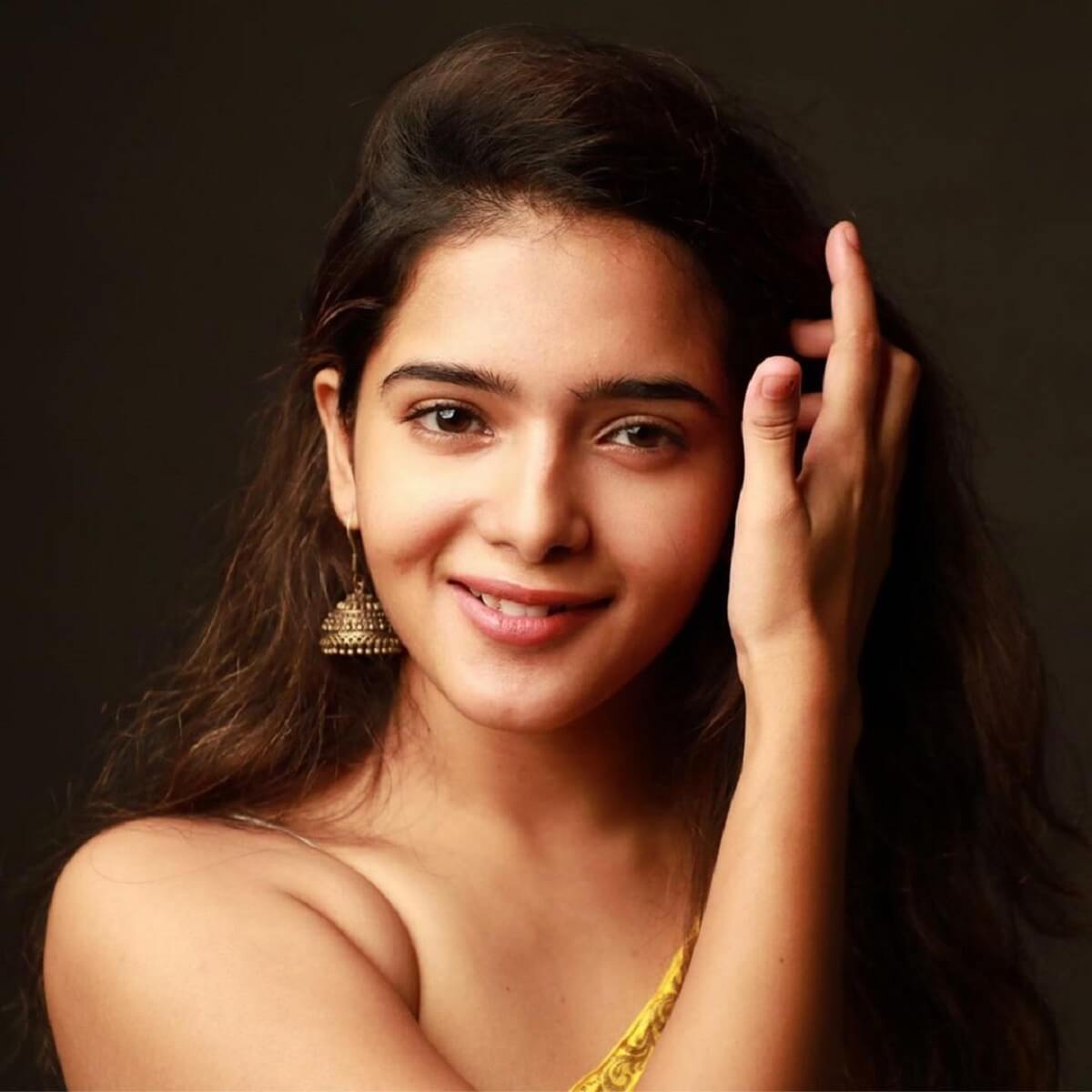 Pooja Pandey Wiki Age Date Of Birth Height Movies Affairs Sister