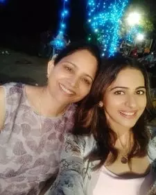 rakul preet singh with her mother rajender kaur aka rini singh