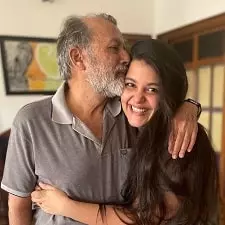 sanah kapur with her father pankaj kapur