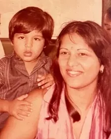 sunny hinduja childhood picture with his mother ritu hinduja