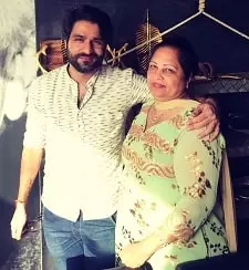 sunny hinduja with his mother ritu hinduja