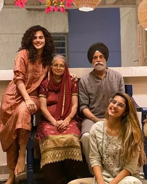 taapsee pannu with her family
