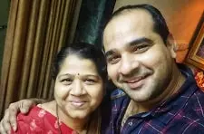 ashutosh shinde with his sister shubha shinde