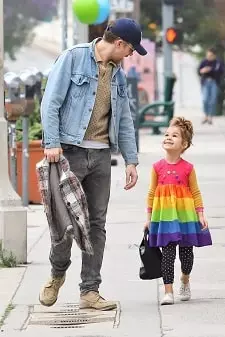 esmeralda amada gosling with her father ryan gosling
