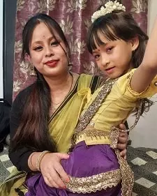 gunjan sinha with her mother himadri gogoi
