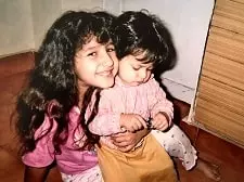 jhanak shukla and damia shukla childhood picture