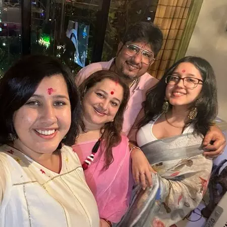 jhanak shukla family picture