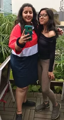 jhanak shukla with her sister damia shukla