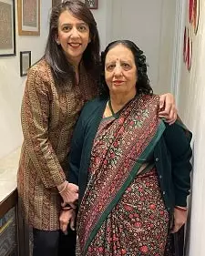 jyoti paul mohan with her mother urmil paul