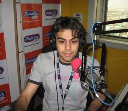 manish paul as a RJ for radiocity