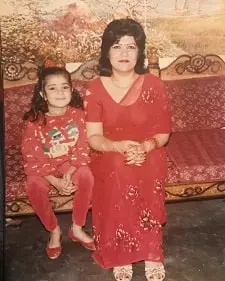 meher vij childhood picture with her mother