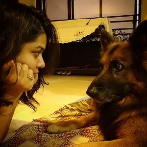 shikha talsania with her pet dog