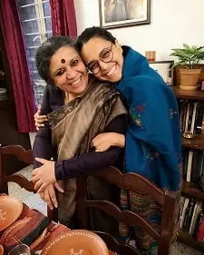 swara bhasker with her mother ira bhaskar