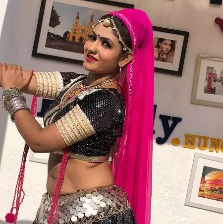 gori nagori in traditional rajasthani dress