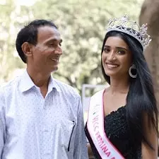 manya singh with her father omprakash singh